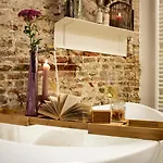 Georgia's Bathhouse Bréda
