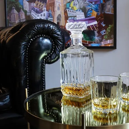 Daire Georgia's Bathhouse