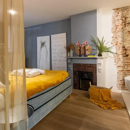 Georgia's Bathhouse Daire